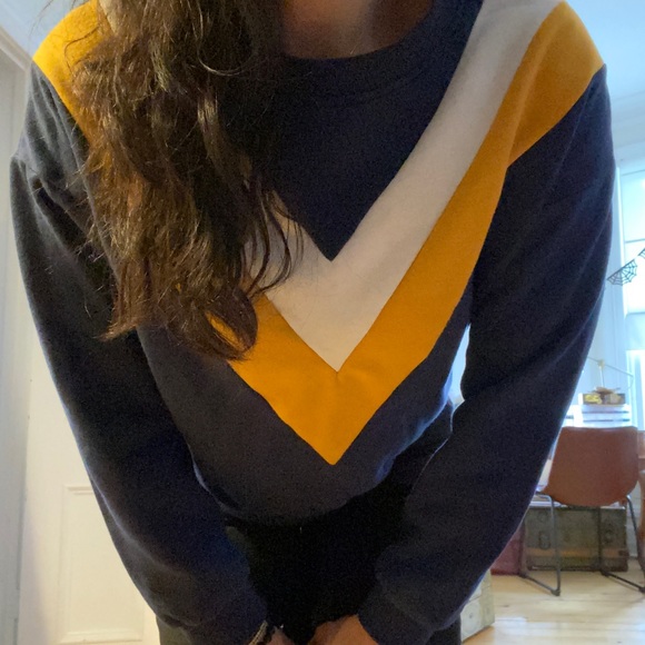 ⚡️SOLD⚡️Retro 90’s sweatshirt - Picture 2 of 6